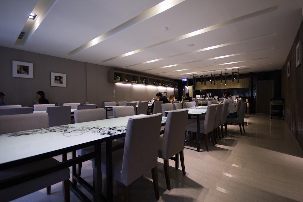 Royal Guest Hotel Tainan Exterior photo