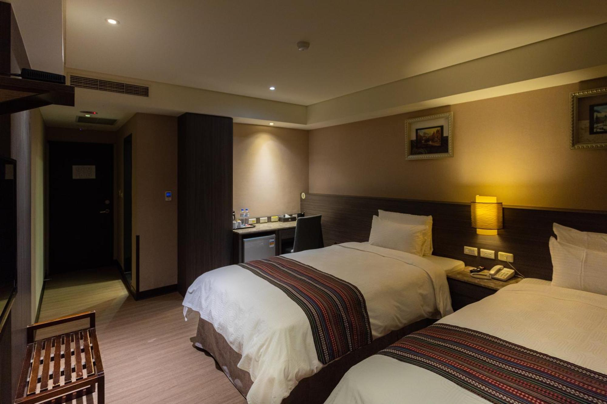 Royal Guest Hotel Tainan Exterior photo