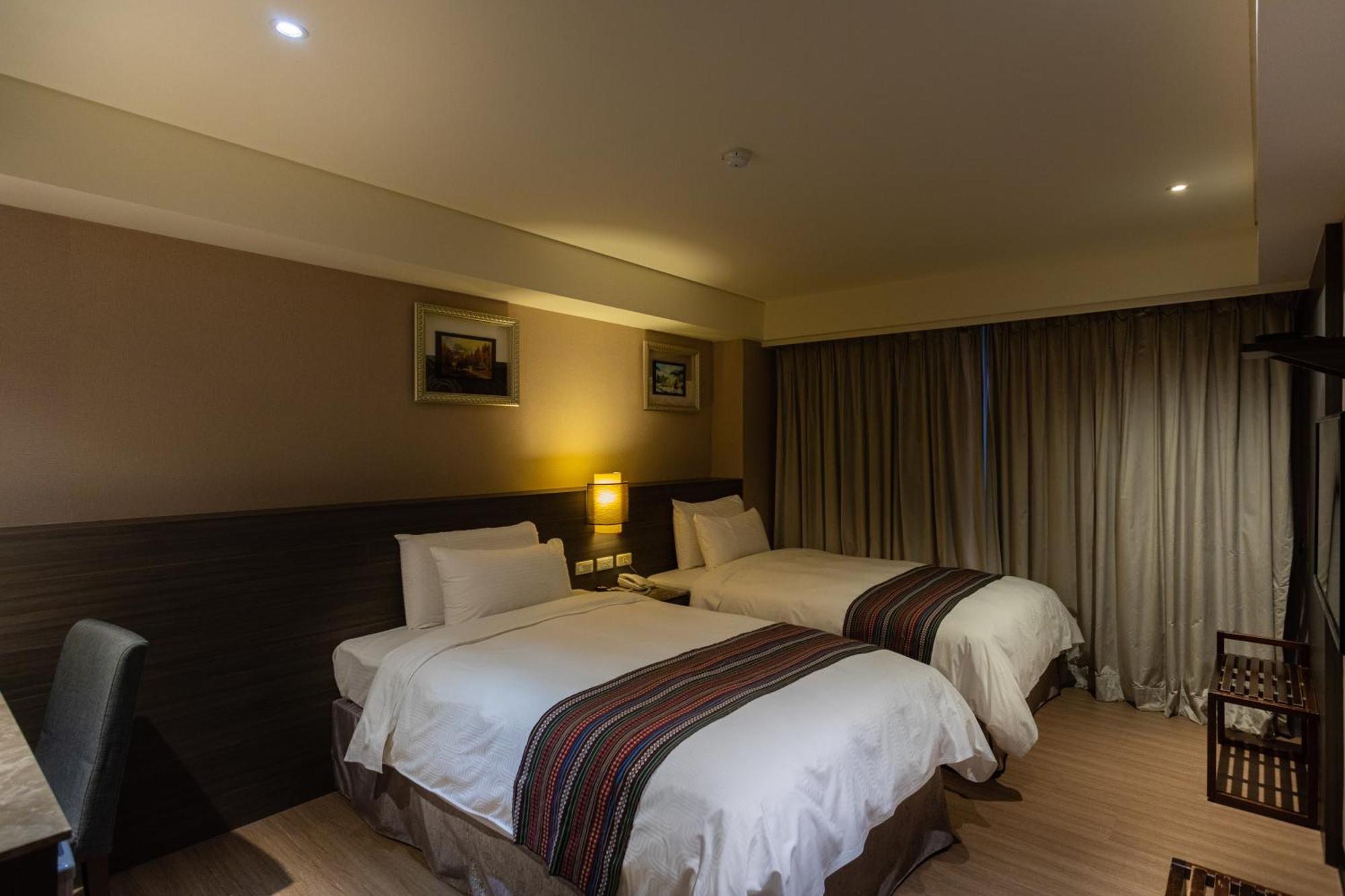 Royal Guest Hotel Tainan Exterior photo