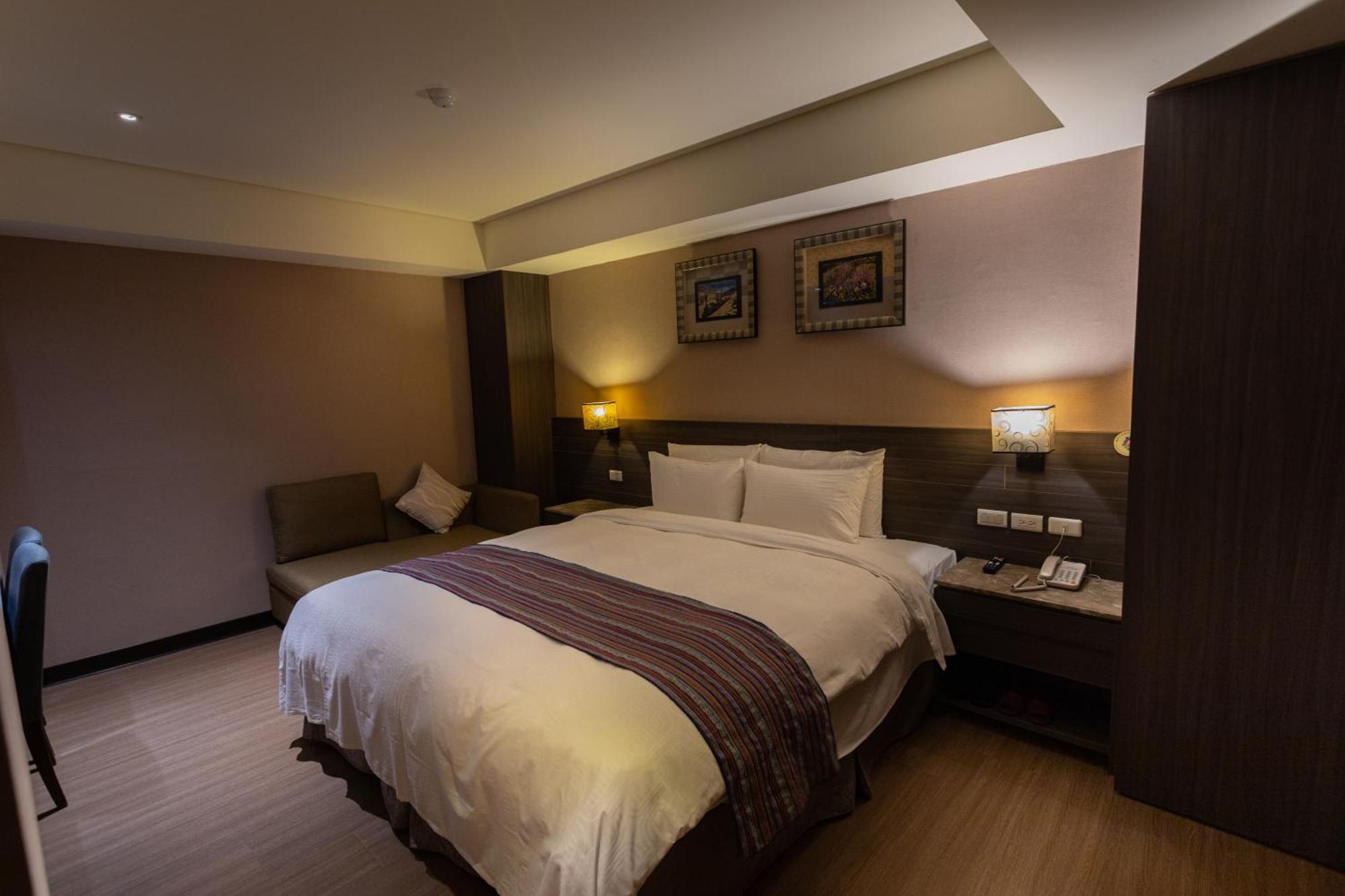 Royal Guest Hotel Tainan Exterior photo