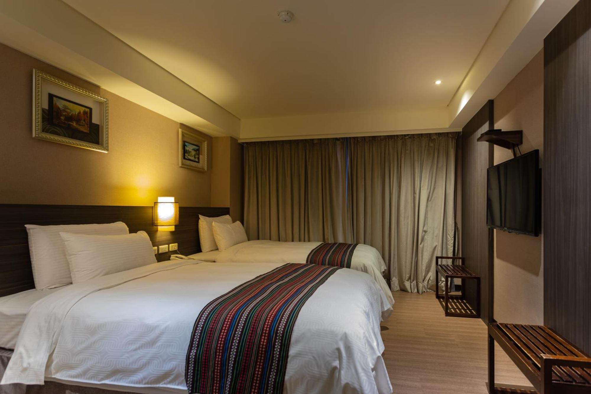 Royal Guest Hotel Tainan Exterior photo