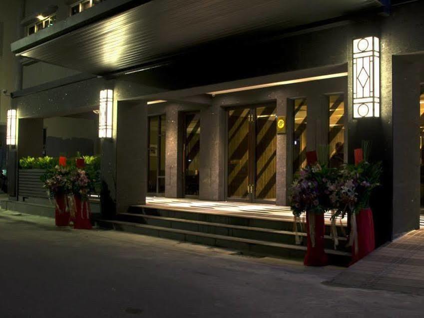 Royal Guest Hotel Tainan Exterior photo
